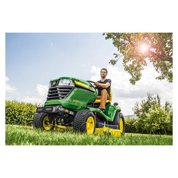 John Deere X590 with 137 cm (54 in.) Accel Deep Deck