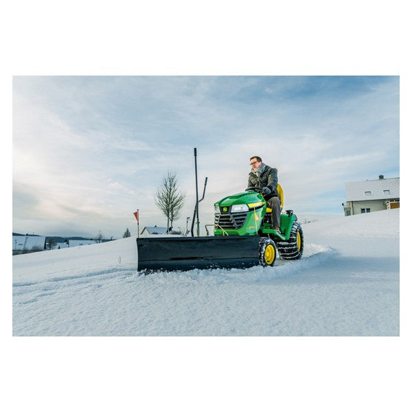 John Deere X590 with 137 cm (54 in.) Accel Deep Deck