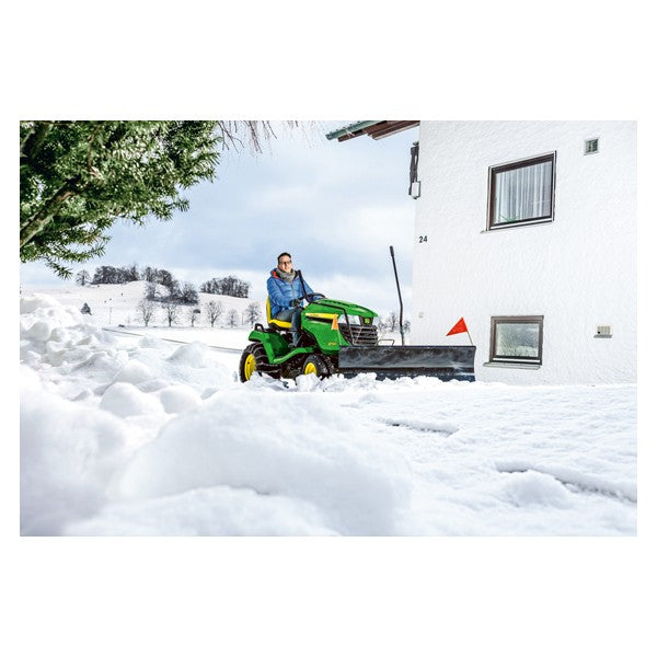 John Deere X590 with 137 cm (54 in.) Accel Deep Deck