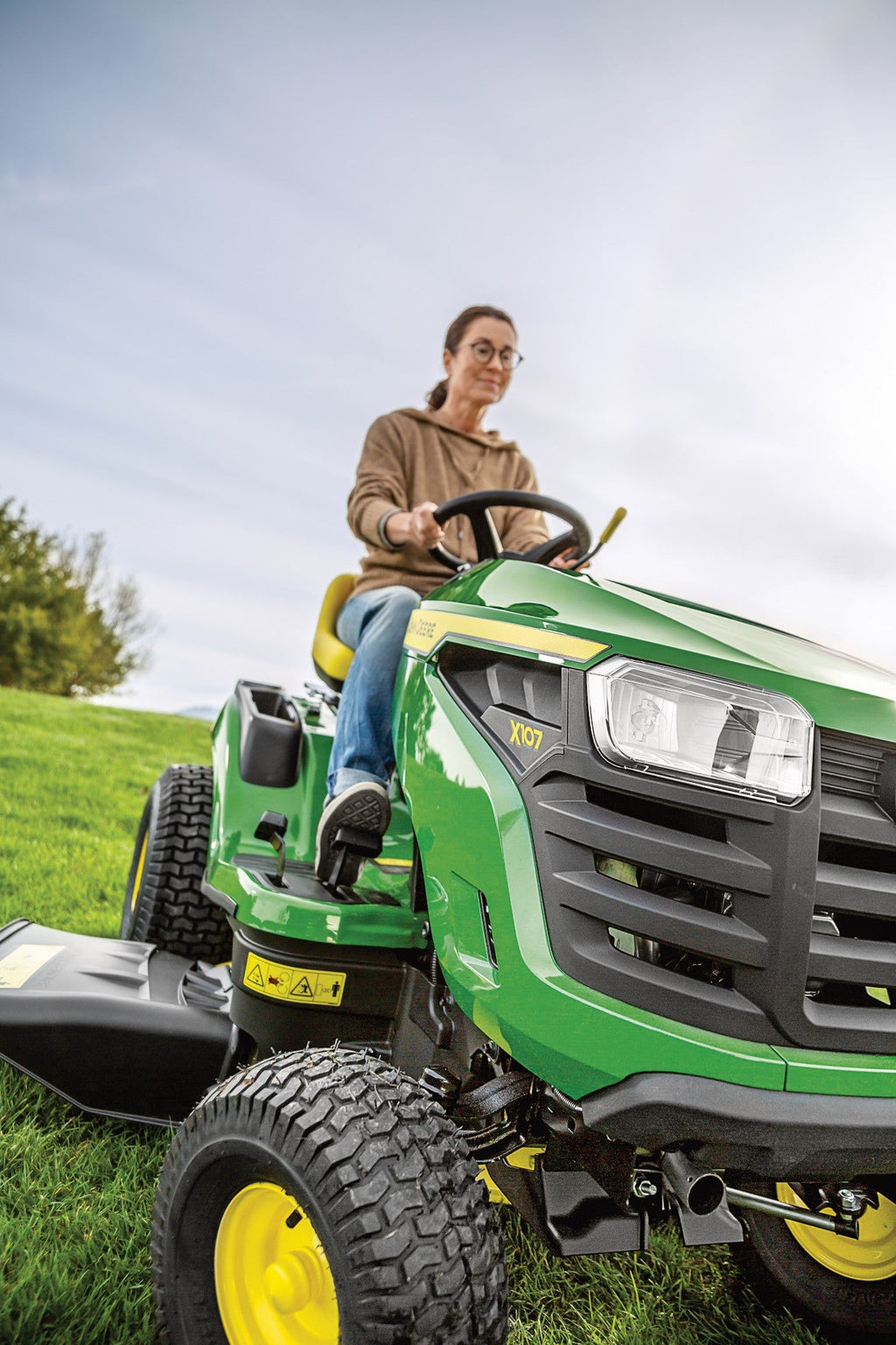 John Deere X107 – Tracteur de pelouse à éjection latérale et fonction mulching