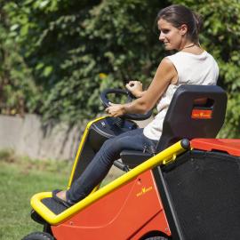 Outils Wolf A80 K3 – Compact ride-on mower with grass collector