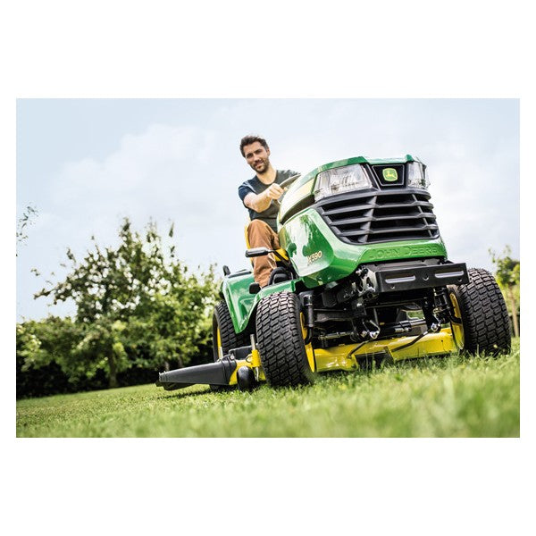 John Deere X590 with 137 cm (54 in.) Accel Deep Deck