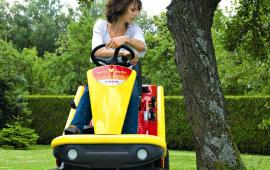 Outils Wolf A80 K3 – Compact ride-on mower with grass collector