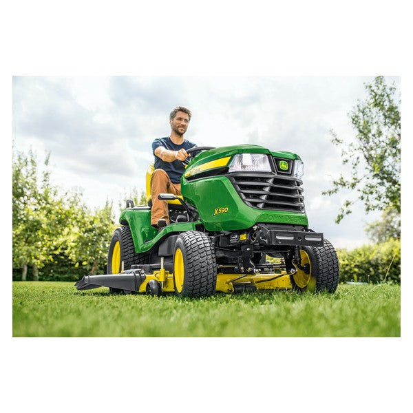 John Deere X590 with 137 cm (54 in.) Accel Deep Deck